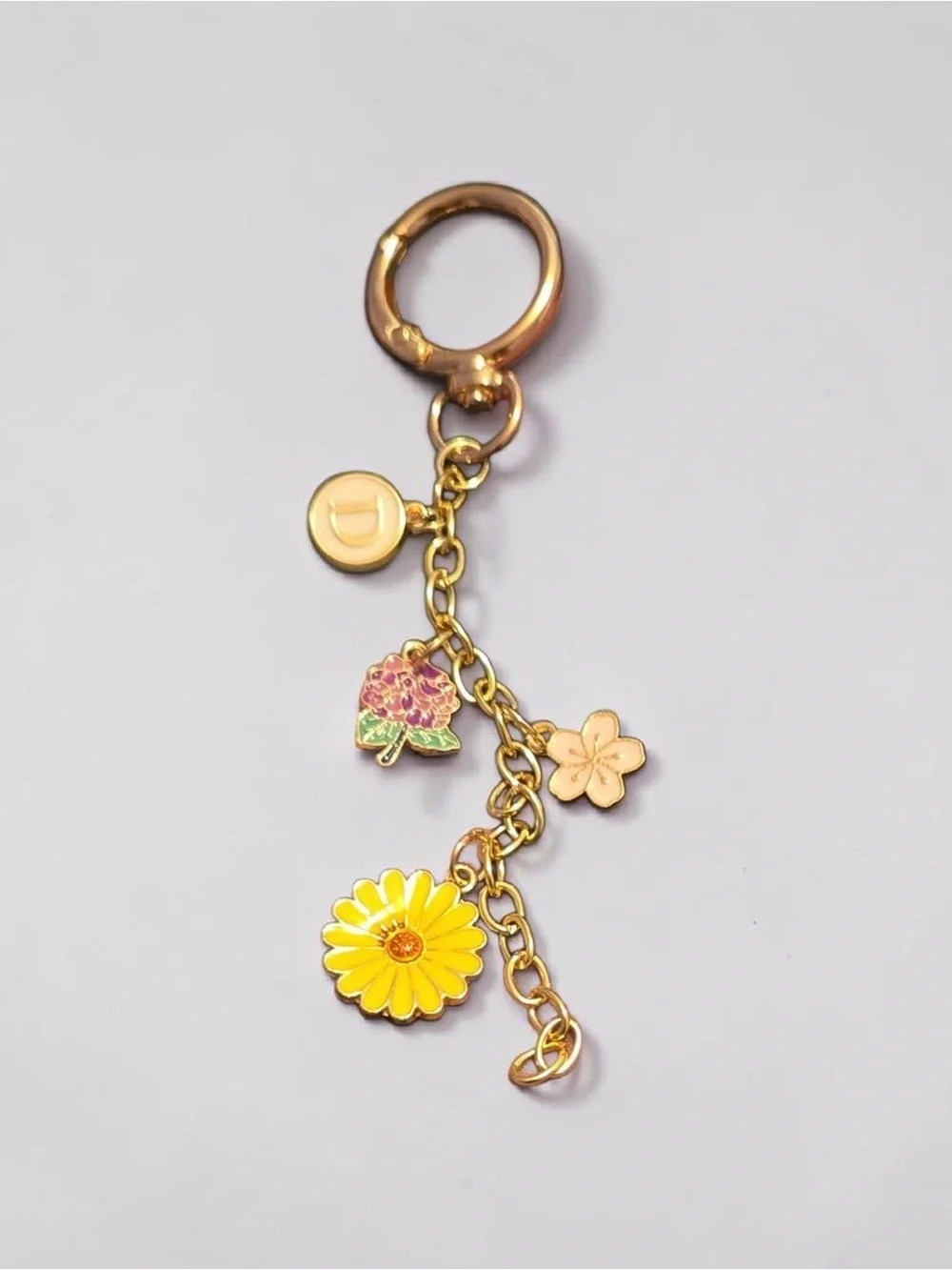 Gold-tone Floral Charm Keychain with Yellow Daisy new